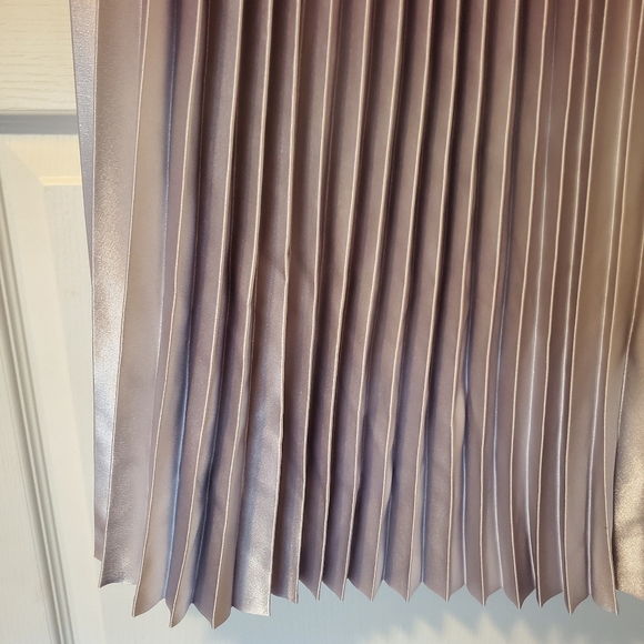 Tommy Hilfiger- Purple to Silver Ombre Pleated Maxi Dress (size 36) - Picture 14 of 17